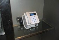 喫煙室、会議室等の一部を改修します